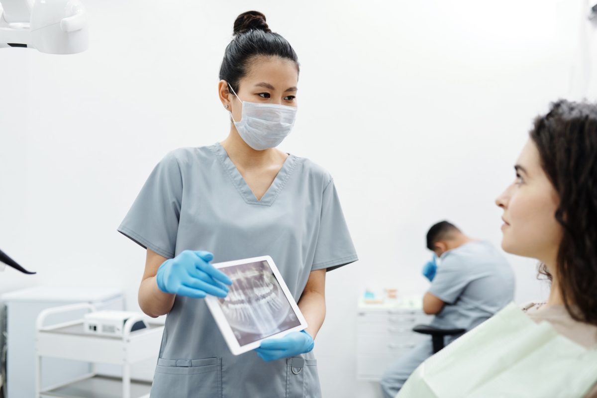 Why You Must Visit a Cosmetic Dentist After a Car Accident Side Car