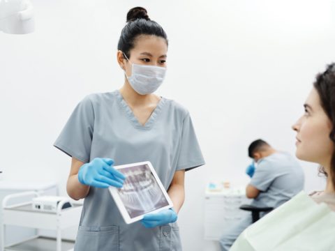 Why You Must Visit a Cosmetic Dentist After a Car Accident