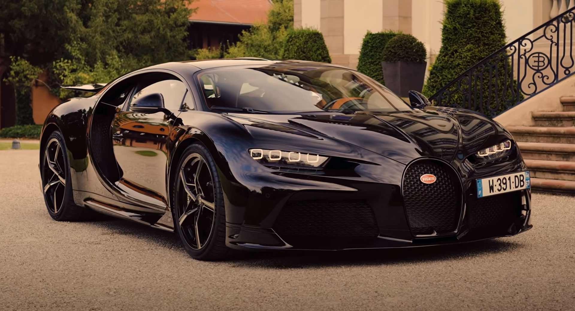 Top Gear Shows Us What It's Like To Drive The Bugatti Chiron Super