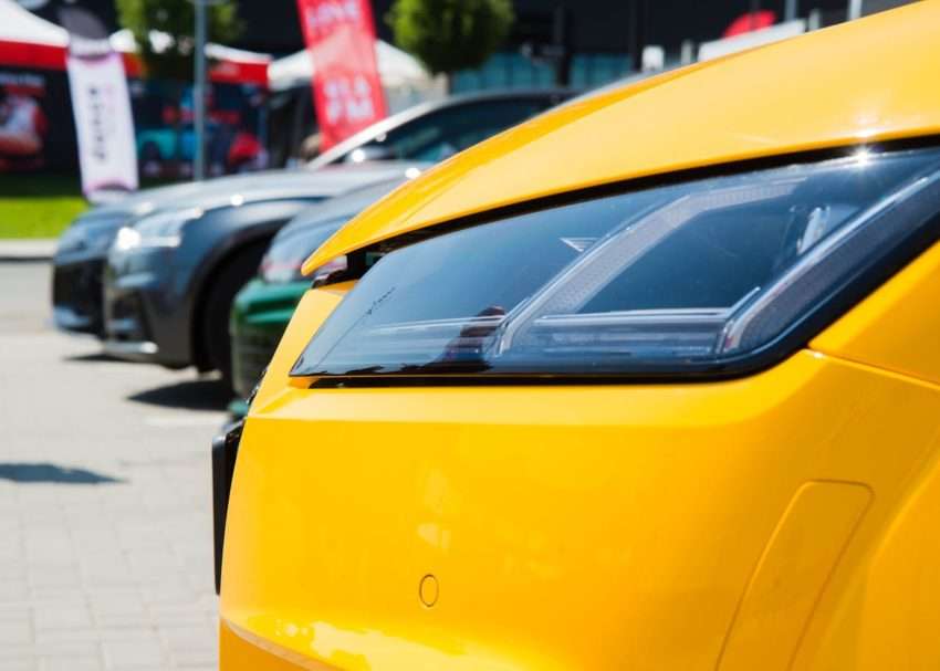 Photo by Александр Лич: https://www.pexels.com/photo/close-up-of-vibrant-yellow-car-headlight-33808591/